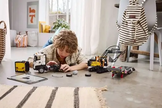 Lego Technic 42175 Volvo FMX Truck & EC230 Electric Excavator, 10 image