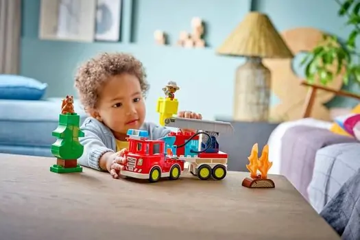 Lego Duplo 10473 Fire Truck with Hose and Firefighter, 7 image