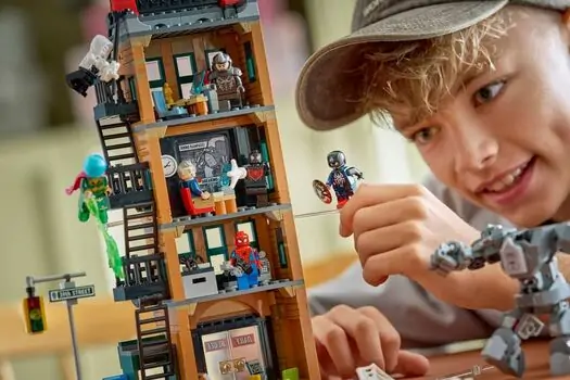 Lego Super Heroes 76342 Spider-Man vs. Mysterio: The Daily Bugle, 7 image