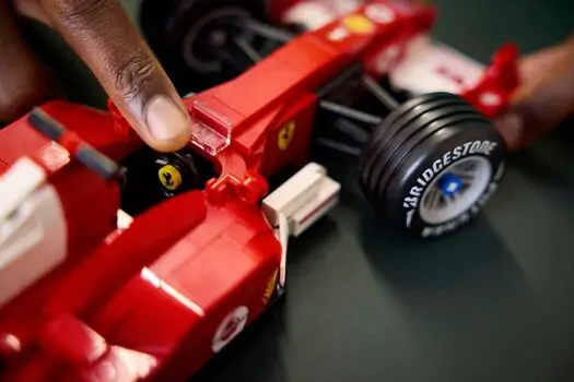 Lego Icons 11375 Ferrari F2004 & Michael Schumacher, 8 image