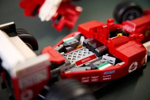 Lego Icons 11375 Ferrari F2004 & Michael Schumacher, 7 image