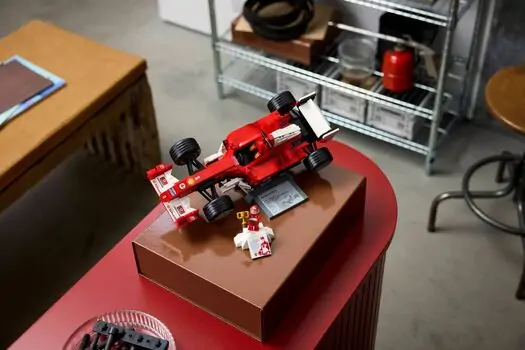 Lego Icons 11375 Ferrari F2004 & Michael Schumacher, 10 image