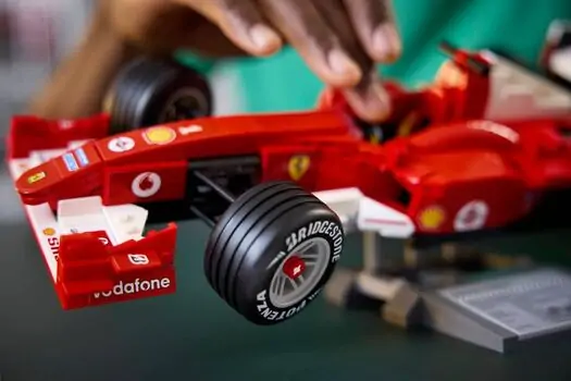 Lego Icons 11375 Ferrari F2004 & Michael Schumacher, 9 image