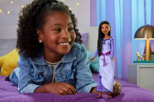 Disney's Wish Asha Of Rosas Posable Fashion Doll And Accessories დისნეის თოჯინა აშა, 2 image