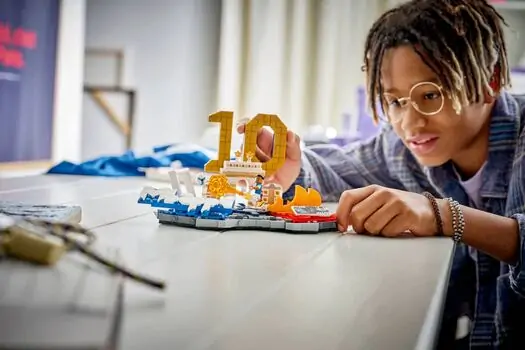 lego Editions 43013 Kylian Mbappé – Soccer Highlights, 5 image