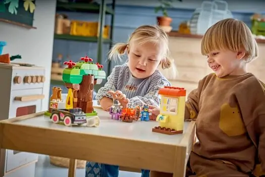 Lego Duplo 10469 Pizza Girls with Muffin and Bluey, 8 image