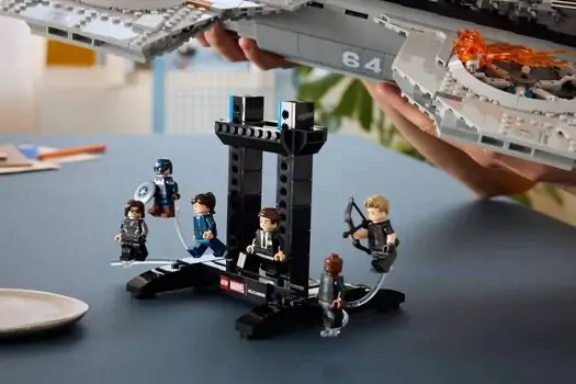 Lego Supre Heroes 76354 S.H.I.E.L.D. Helicarrier, 7 image