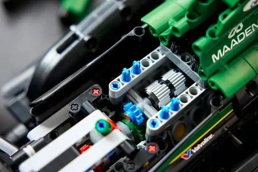 Lego Technic 42240 Aston Martin Aramco AMR25 F1® Car, 10 image