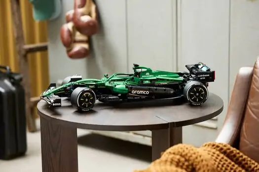 Lego Technic 42240 Aston Martin Aramco AMR25 F1® Car, 22 image