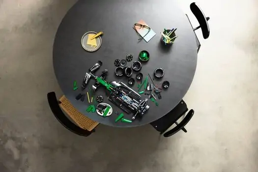 Lego Technic 42240 Aston Martin Aramco AMR25 F1® Car, 8 image
