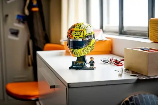Lego Editions 43023 McLaren Mastercard F1® Team Lando Norris Helmet, 11 image