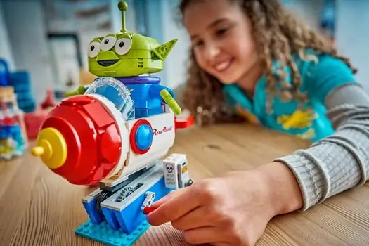 Lego Disney 43307 Alien with Pizza Planet Rocket Ride, 8 image