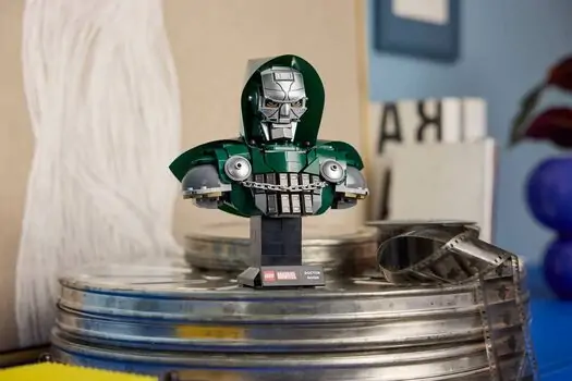 Lego Super Heroes 76345 Doctor Doom Bust, 10 image
