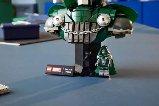 Lego Super Heroes 76345 Doctor Doom Bust, 16 image