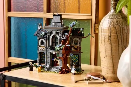 Lego Icons 11383 Mayor Manor, 18 image