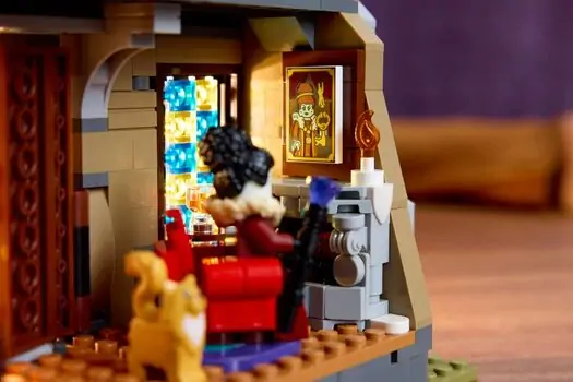 Lego Icons 11383 Mayor Manor, 9 image
