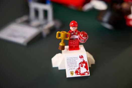 Lego Icons 11375 Ferrari F2004 & Michael Schumacher, 6 image