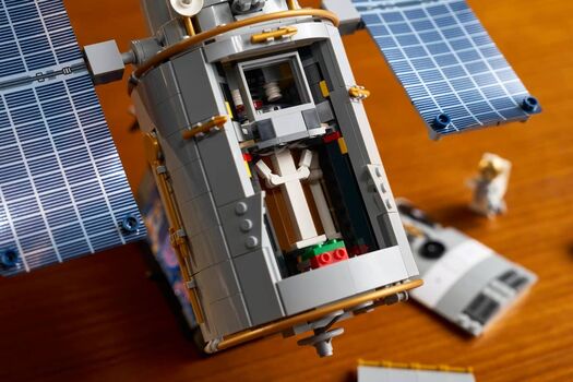 lego Icon 11382 Hubble Space Telescope, 18 image