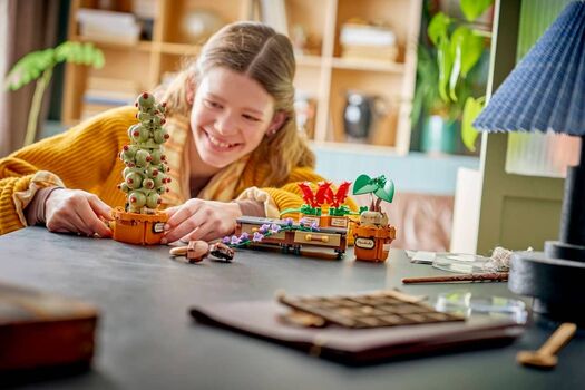 Lego Harry Potter 76474 Hogwarts Herbology Plants, 8 image