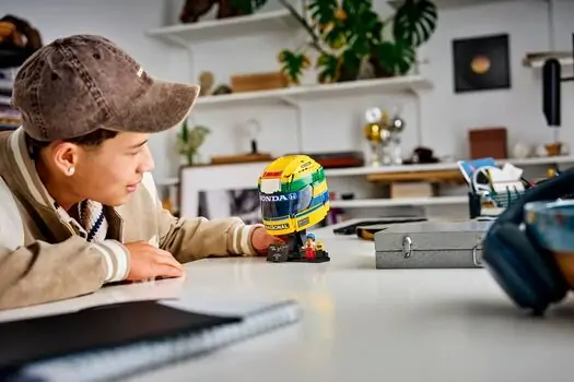 Lego Editions 43024 Ayrton Senna Helmet, 6 image