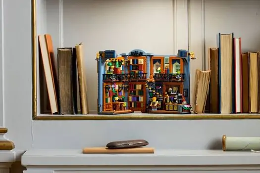 Lego Icons 11379 Bookshop: Book Nook, 19 image