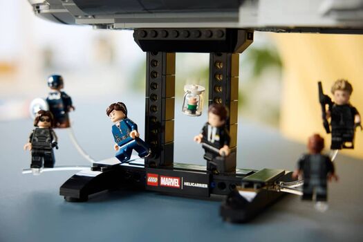 Lego Supre Heroes 76354 S.H.I.E.L.D. Helicarrier, 2 image