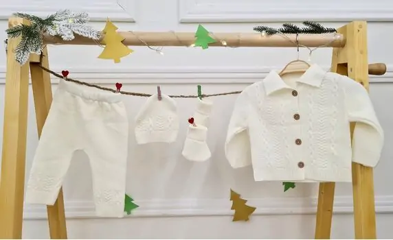 Beautiful Knitted Clothes Set White - საბავშვო ნაქსოვი ტანსაცმლის ნაკრები