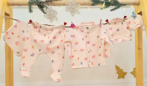 Pretty Colorful Hearts Clothes Set - საბავშვო ტანსაცმლის ნაკრები