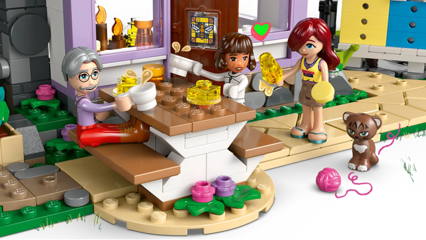LEGO Friends 42669 Beekeepers' House and Flower Garden, 7 image