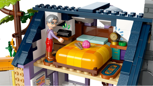 LEGO Friends 42669 Beekeepers' House and Flower Garden, 9 image