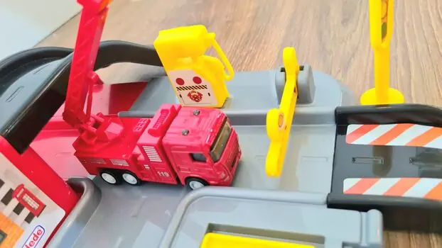 Dede 03343 1 LEVEL FIRE STATION GARAGE SET სათამაშო ტრასა, 6 image