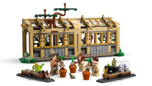 LEGO Harry Potter 76445 Hogwarts™ Castle: Herbology Class, 4 image