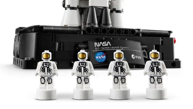 Lego Technic 42221 NASA Artemis Space Launch System Rocket, 6 image