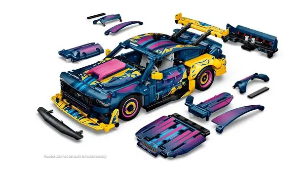 Lego Technic 42236 Custom Garage Ford Mustang GT Car, 7 image